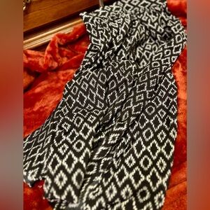 Banana Republic Black and White Midi Skirt XS